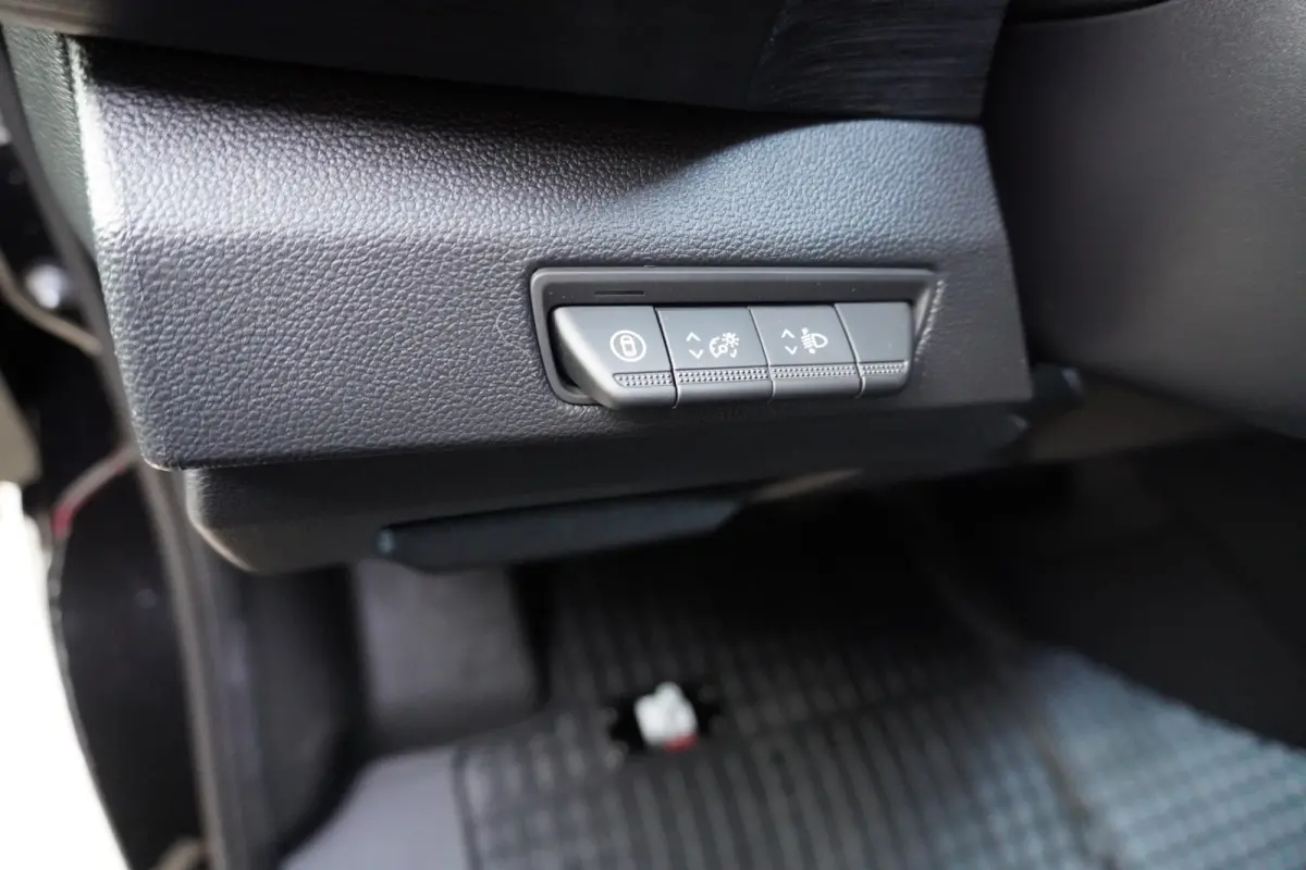 2.0 Blue dCi 170pk T30 L2H1 Exclusive Automaat Schuifdeur L / R Nr. V203 | Climate | Cruise | Navi | Trekhaak | Achterklep | Betimmering