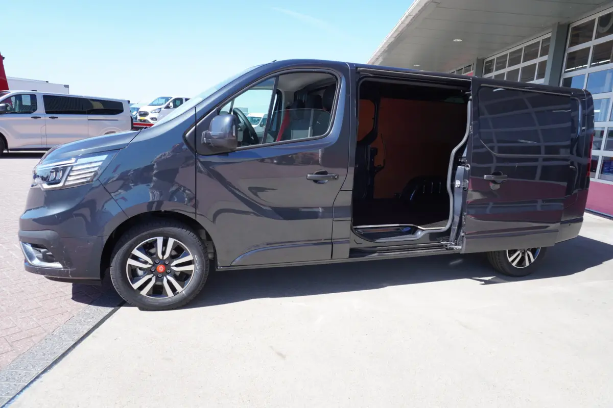 2.0 Blue dCi 170pk T30 L2H1 Exclusive Automaat Schuifdeur L / R Nr. V203 | Climate | Cruise | Navi | Trekhaak | Achterklep | Betimmering