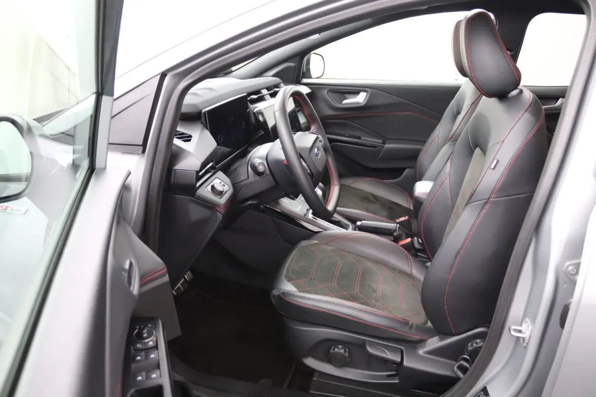 1.0 EcoBoost ST-Line X | Panoramadak | Winterpack | Adaptive Cruise | BLIS | B&O | 360 Camera | CarPlay/Android Auto | LED