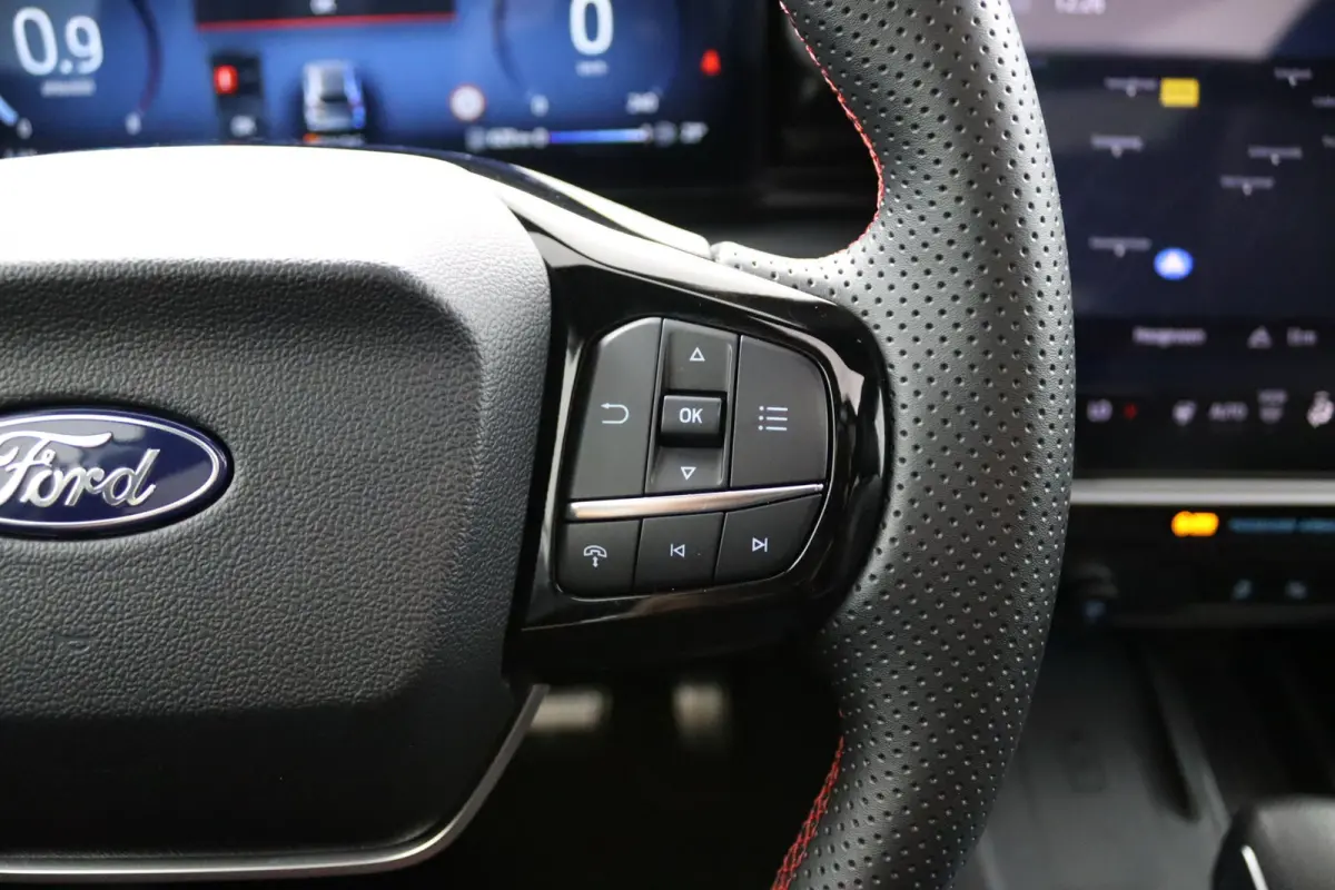 1.0 EcoBoost ST-Line X | Panoramadak | Winterpack | Adaptive Cruise | BLIS | B&O | 360 Camera | CarPlay/Android Auto | LED