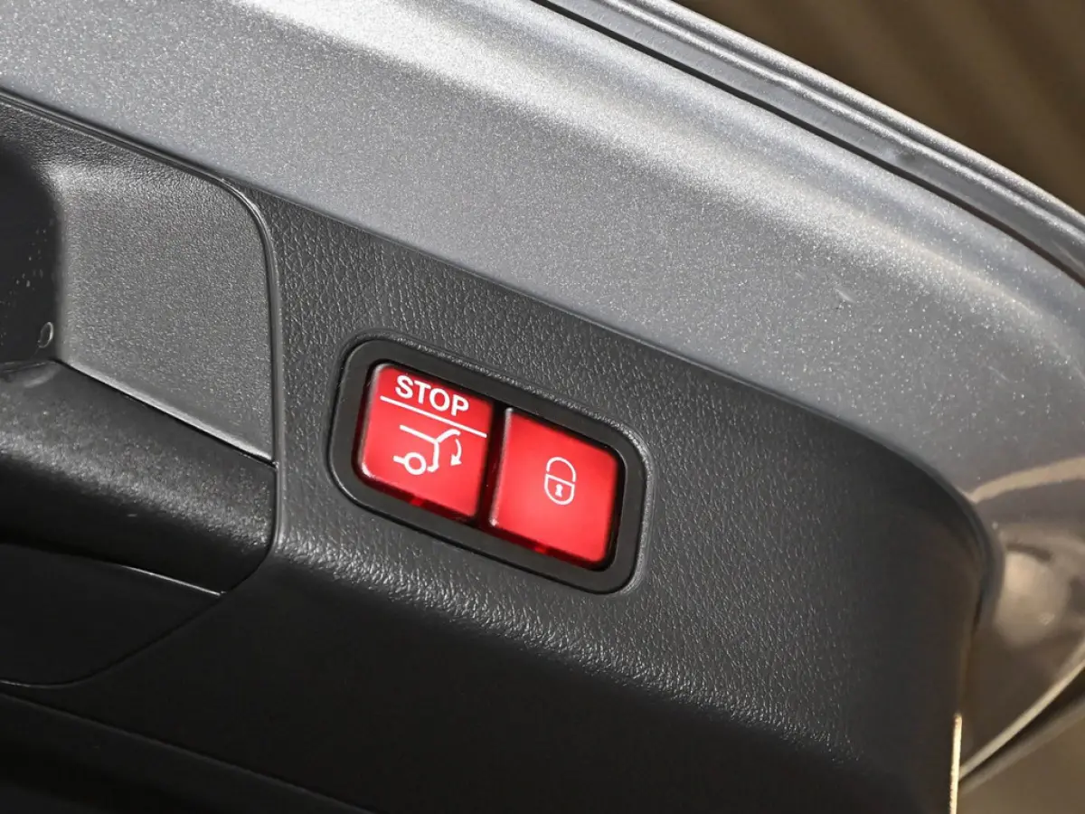 250 e Progressive ** LED HIGH, LEDER, PANO, KEYLESS, SPIEGEL, VERW. ST, 17-inch LMV ** Ex MB-AG - UNFALLFREI ** ** INFORMEER OOK NAAR ONZE AANTREKKELIJKE FINANCIAL-LEASE TARIEVEN **