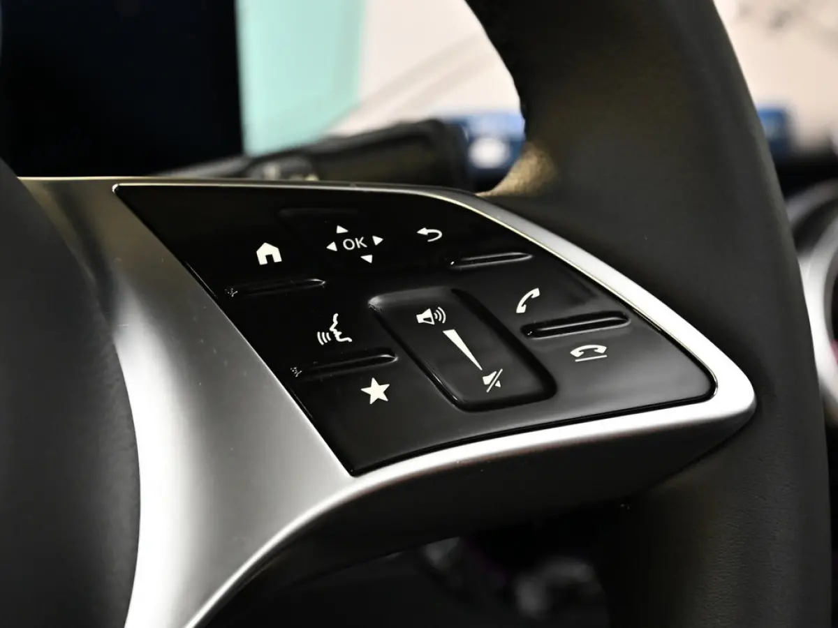 250 e Progressive ** LED HIGH, LEDER, PANO, KEYLESS, SPIEGEL, VERW. ST, 17-inch LMV ** Ex MB-AG - UNFALLFREI ** ** INFORMEER OOK NAAR ONZE AANTREKKELIJKE FINANCIAL-LEASE TARIEVEN **