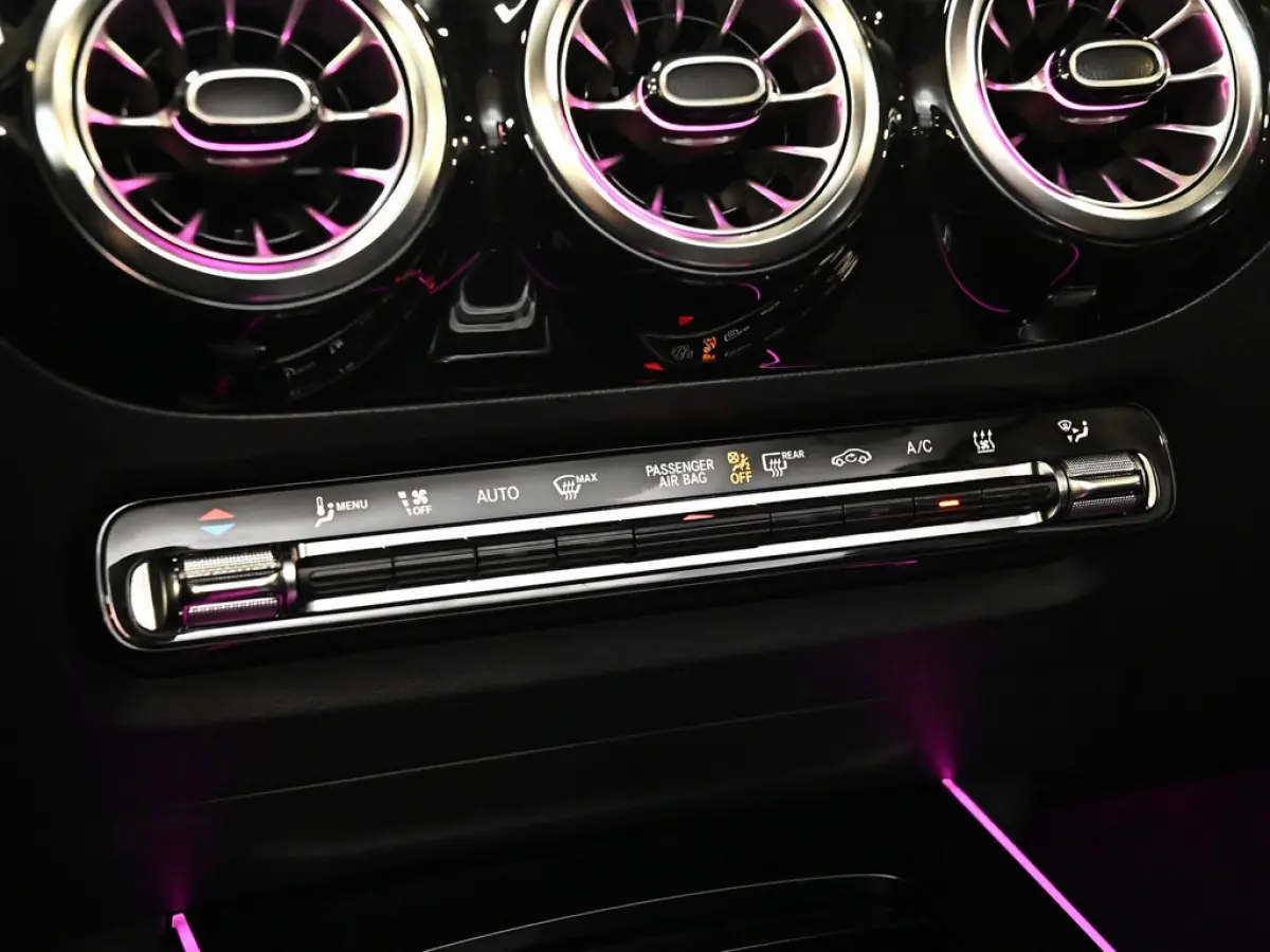 250 e Progressive ** LED HIGH, LEDER, PANO, KEYLESS, SPIEGEL, VERW. ST, 17-inch LMV ** Ex MB-AG - UNFALLFREI ** ** INFORMEER OOK NAAR ONZE AANTREKKELIJKE FINANCIAL-LEASE TARIEVEN **