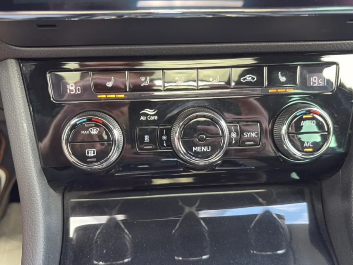 1.4 TSI iV L&K LEDER/PANO-DAK/CAMERA/ELEK-KLEP/ACC/CANTON/STOELVERW