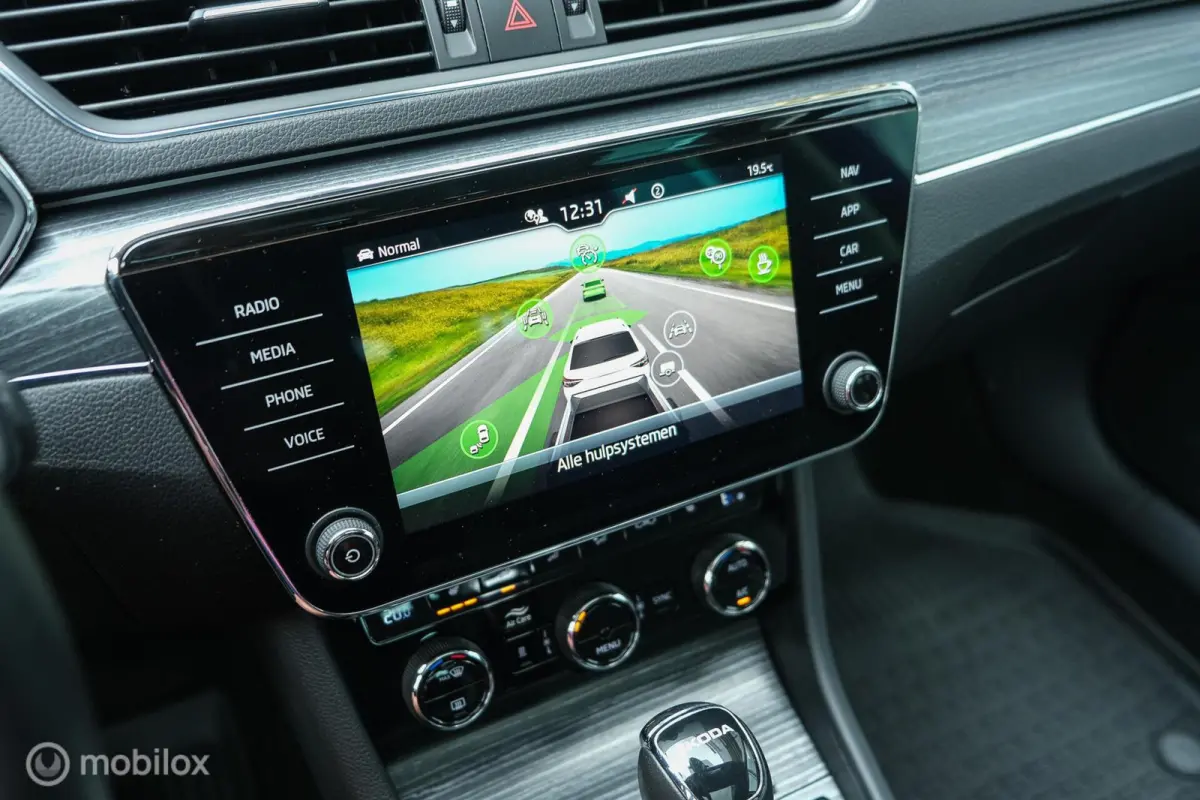 1.4 TSI iV Business Edition Plus | Pano | Vol leder | Memory | Camera | Ambiant | Trekhaak | Super netjes | Virtual | ACC | Stoel en stuurwielverw.