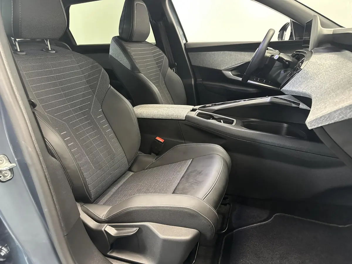 1.2 Hybrid 145 Allure | AUTOMAAT | Navigatie | Camera | Direct leverbaar!! |