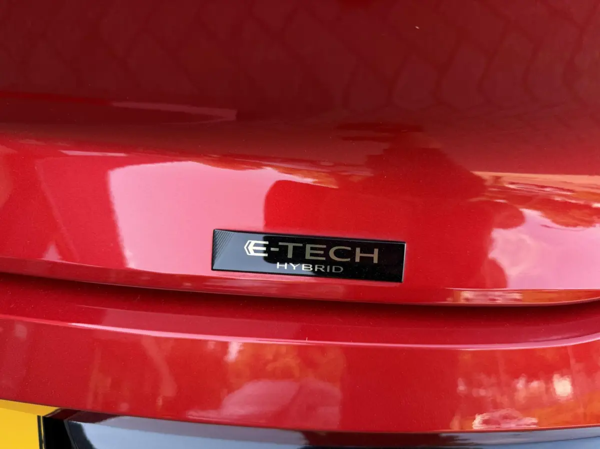 1.2 E-Tech full hybrid 200 techno ACHTERASBESTURING