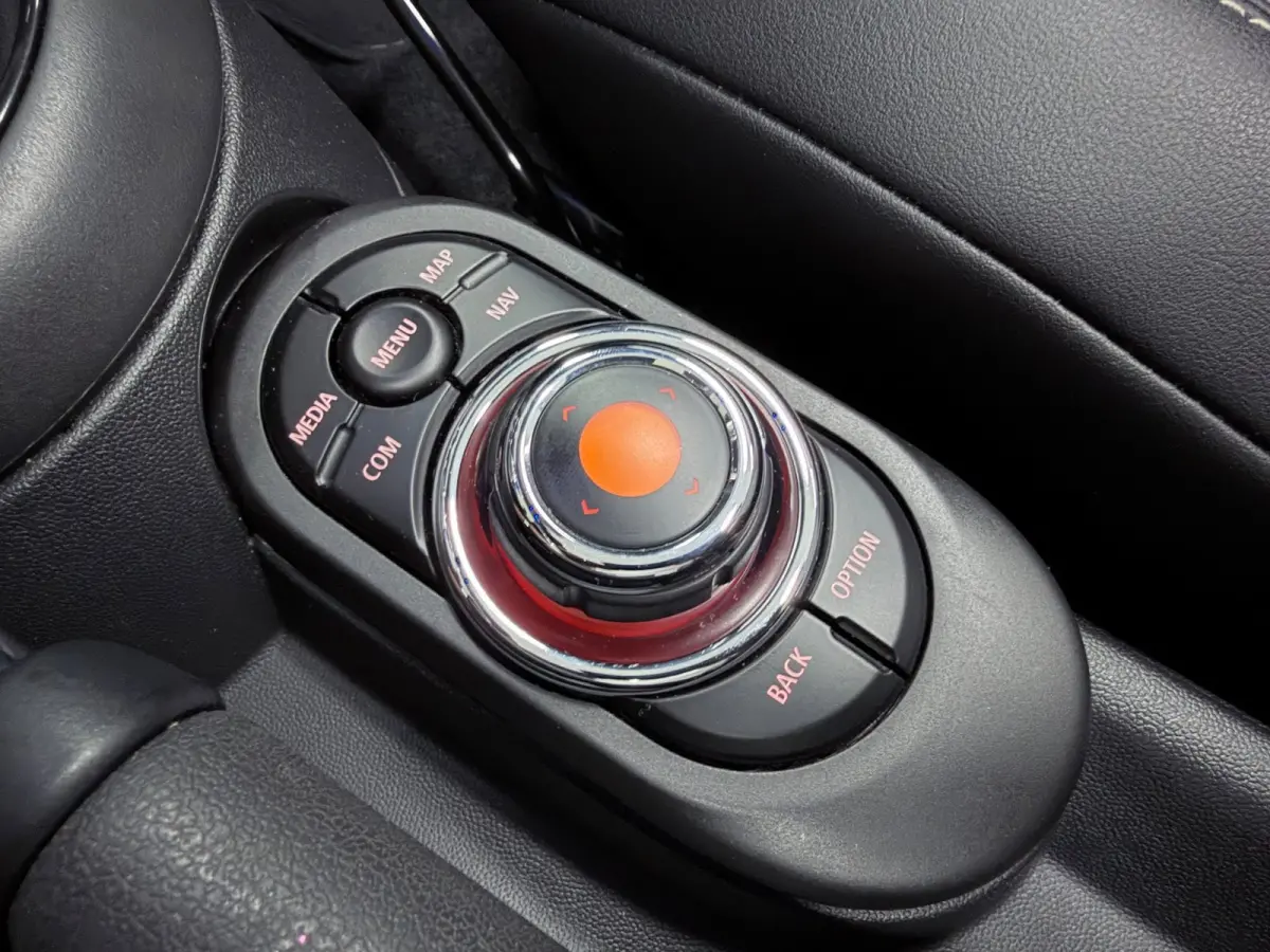 1.5 CHILI BLACK-LINE 27DKM/V-COCKPIT/NAVI/LED/DAB/CARPLAY/ECC/PDC/CRUISE///