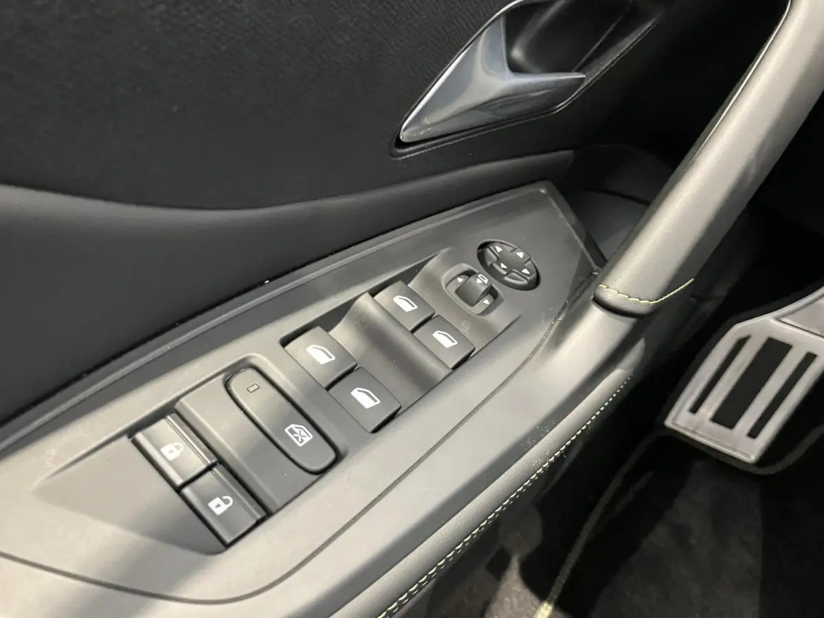 1.2 Hybrid 145 e-DCS6 GT | Apple Carplay & Android Auto | Stoelverwarming en Massage | 360 Camera | DEMO AUTO NEEM CONTACT OP VOOR INFO |