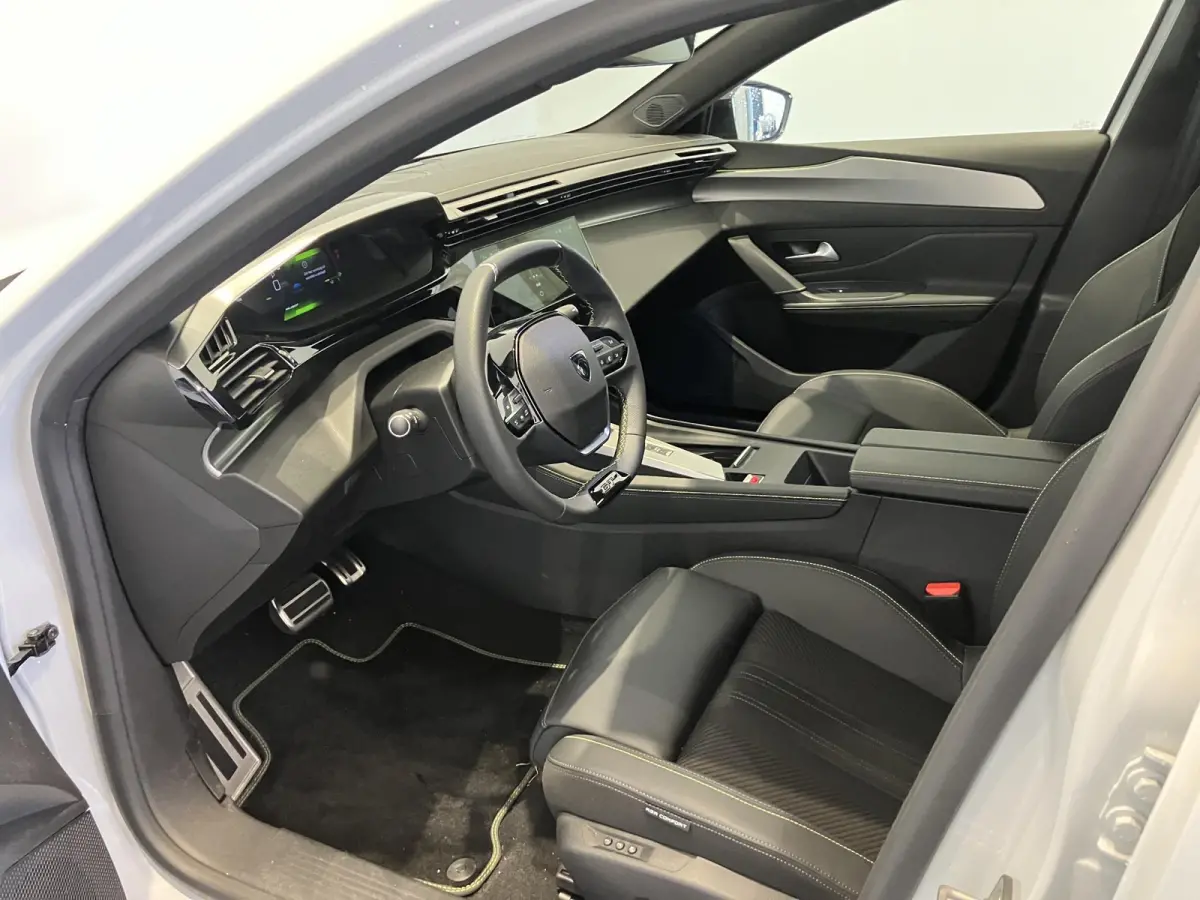 1.2 Hybrid 145 e-DCS6 GT | Apple Carplay & Android Auto | Stoelverwarming en Massage | 360 Camera | DEMO AUTO NEEM CONTACT OP VOOR INFO |