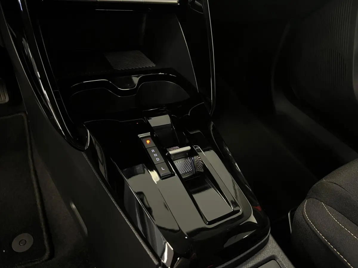 1.2 HYBRID 145PK AUT. PLUS /CAMERA / CARPLAY / CLIMAT.C / CRUISE.C /