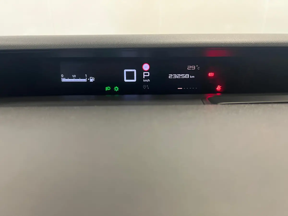 1.2 HYBRID 145PK AUT. PLUS /CAMERA / CARPLAY / CLIMAT.C / CRUISE.C /