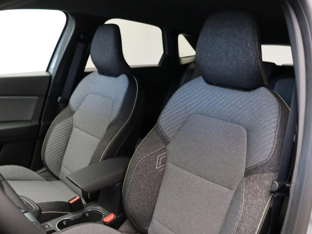 E-Tech full hybrid 160pk techno | Vijf jaar garantie | Apple carplay | Achteruitrijcamera | Parkeersensoren |