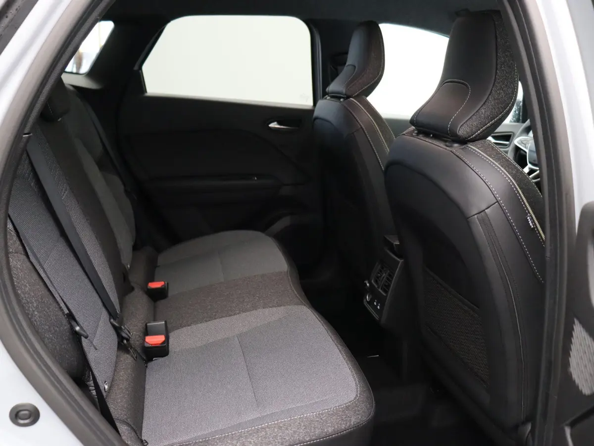 E-Tech full hybrid 160pk techno | Vijf jaar garantie | Apple carplay | Achteruitrijcamera | Parkeersensoren |