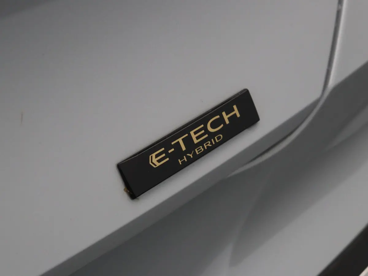 E-Tech full hybrid 160pk techno | Vijf jaar garantie | Apple carplay | Achteruitrijcamera | Parkeersensoren |