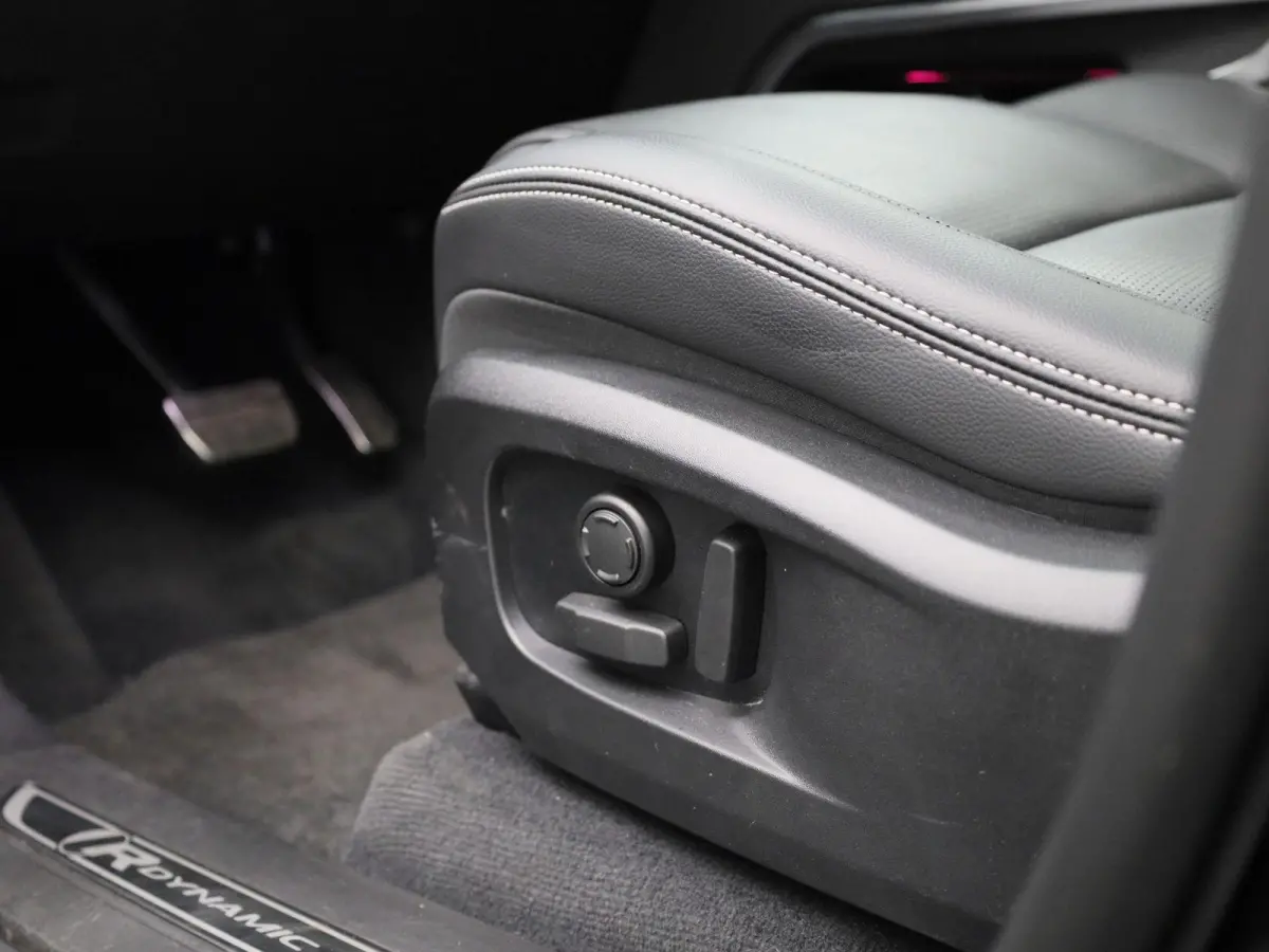 2.0 P400e PHEV SE | Automaat | Apple Carplay / Android Auto | Panoramadak | Parkeersensoren | Stuurverwarming |