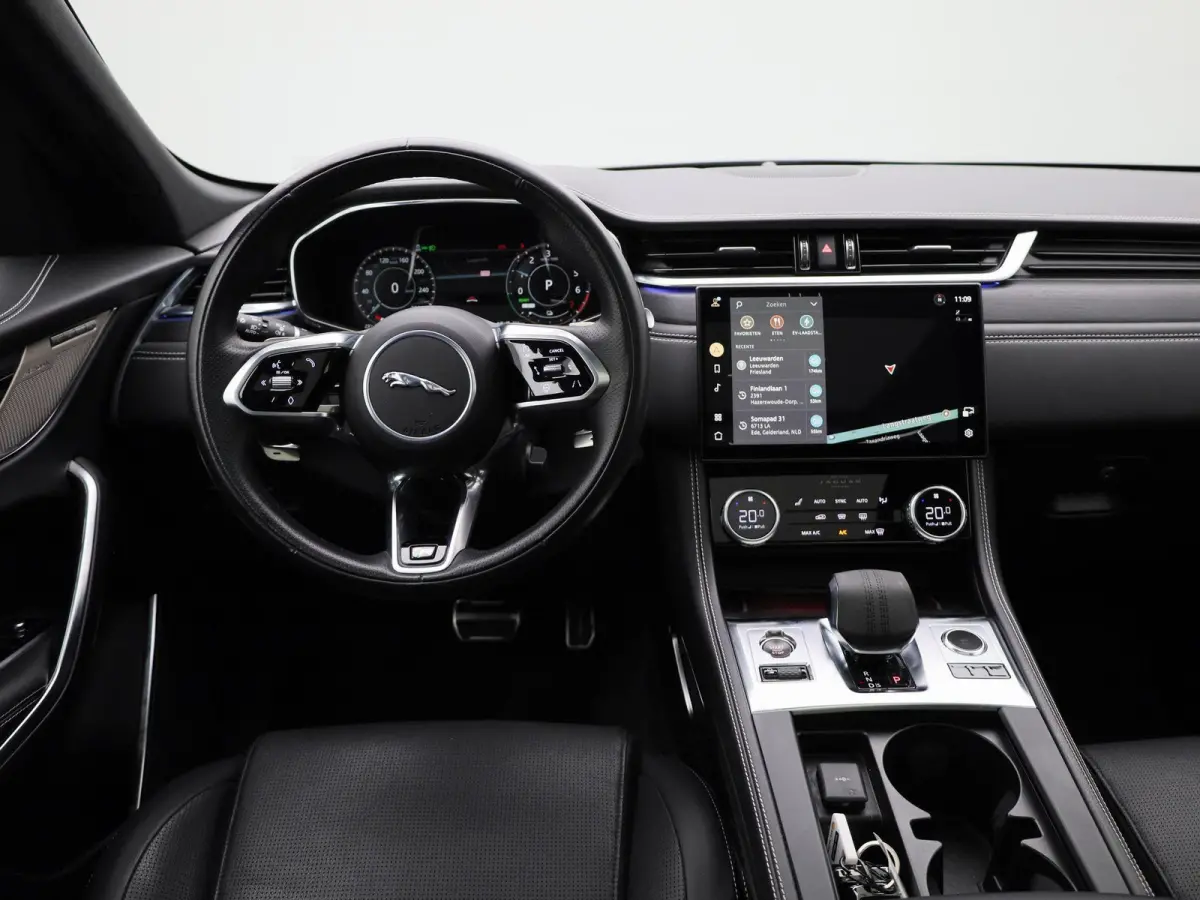 2.0 P400e PHEV SE | Automaat | Apple Carplay / Android Auto | Panoramadak | Parkeersensoren | Stuurverwarming |