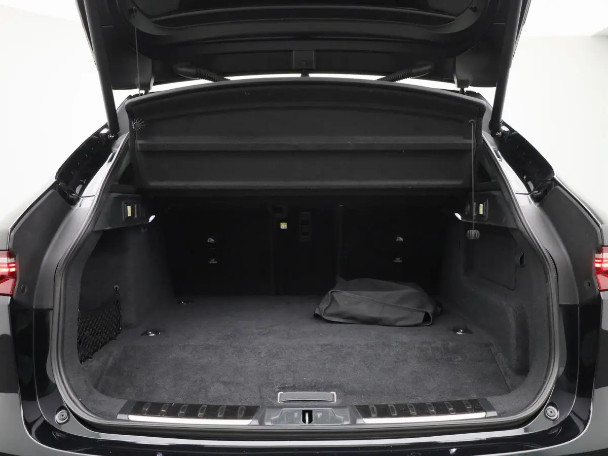 2.0 P400e PHEV SE | Automaat | Apple Carplay / Android Auto | Panoramadak | Parkeersensoren | Stuurverwarming |