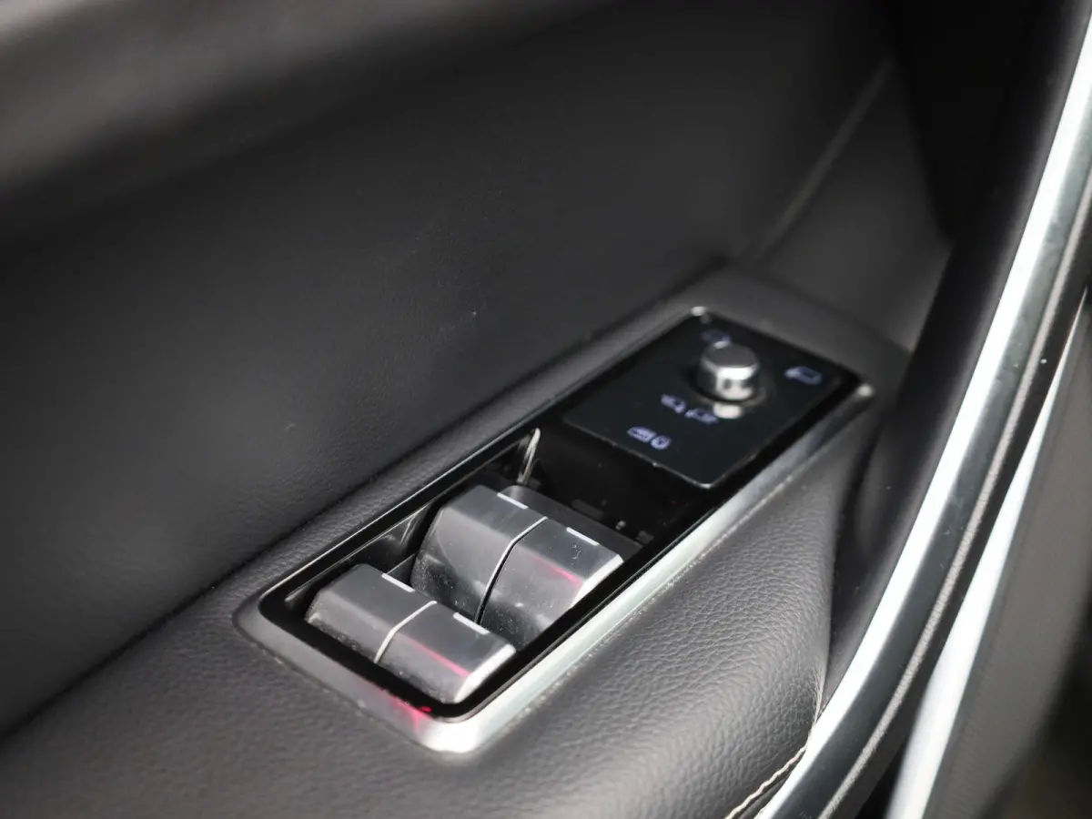 2.0 P400e PHEV SE | Automaat | Apple Carplay / Android Auto | Panoramadak | Parkeersensoren | Stuurverwarming |