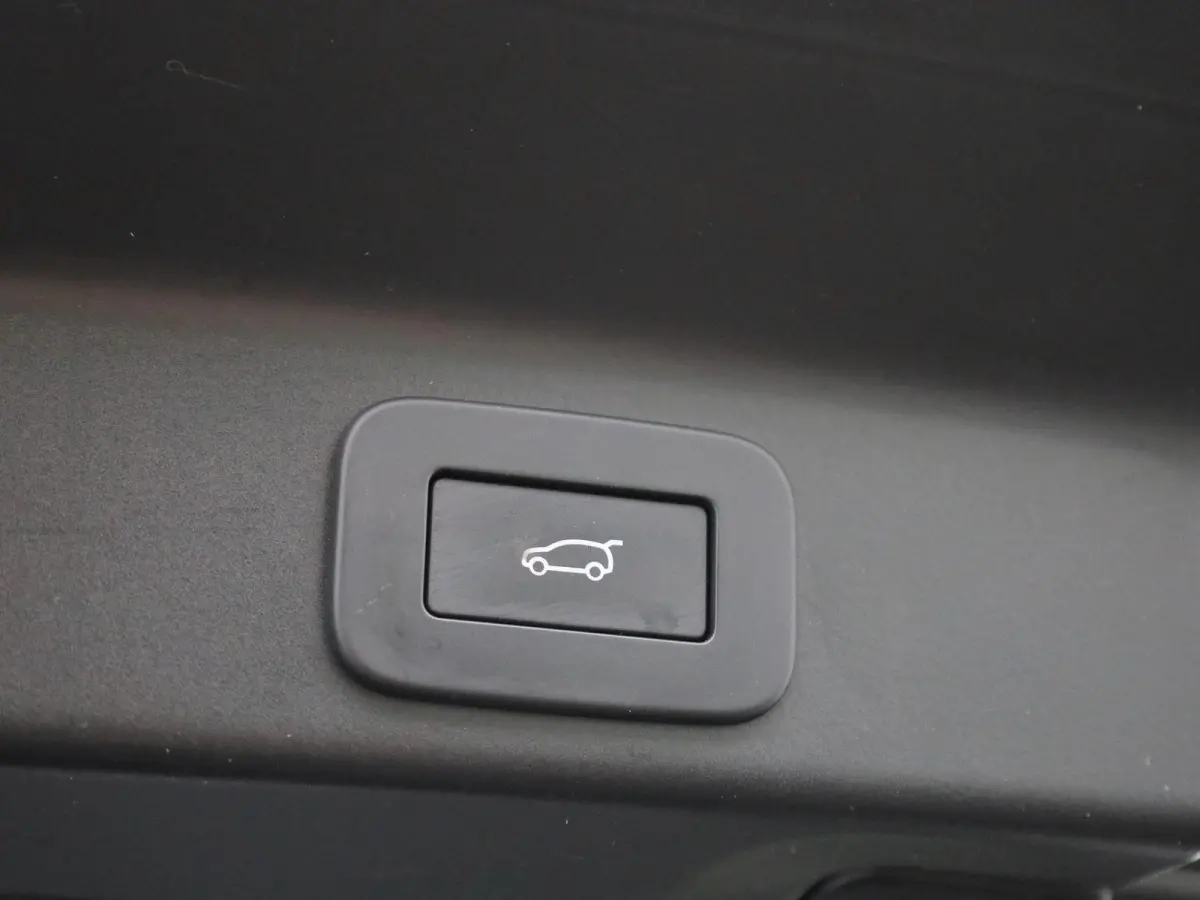 2.0 P400e PHEV SE | Automaat | Apple Carplay / Android Auto | Panoramadak | Parkeersensoren | Stuurverwarming |
