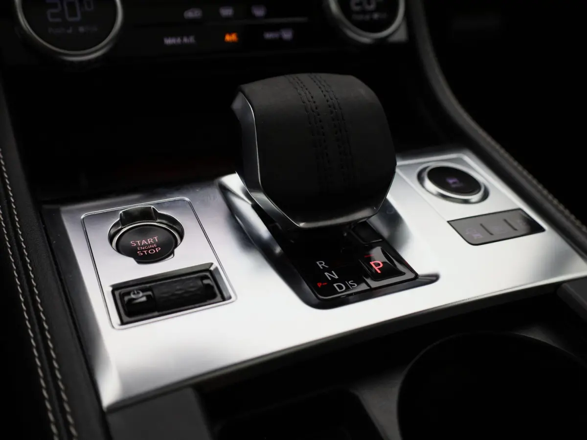2.0 P400e PHEV SE | Automaat | Apple Carplay / Android Auto | Panoramadak | Parkeersensoren | Stuurverwarming |