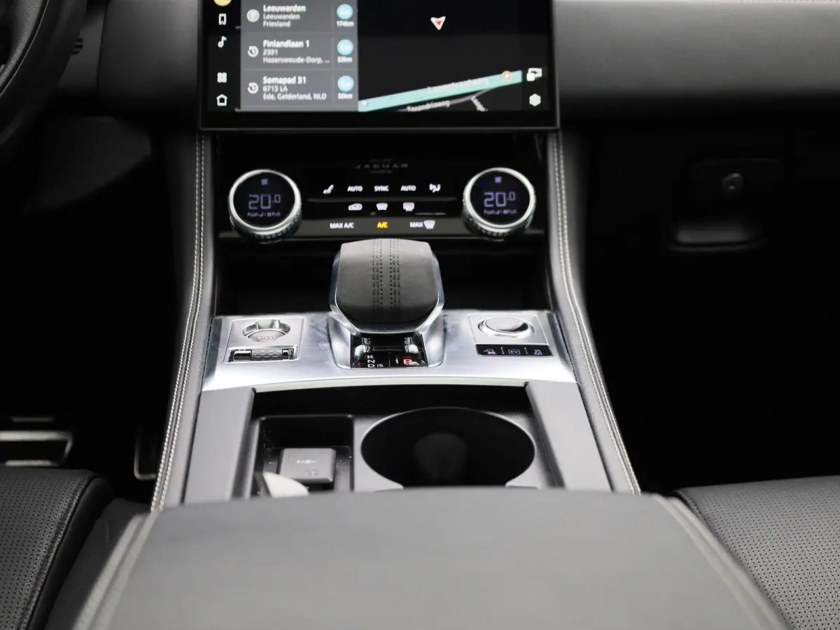 2.0 P400e PHEV SE | Automaat | Apple Carplay / Android Auto | Panoramadak | Parkeersensoren | Stuurverwarming |
