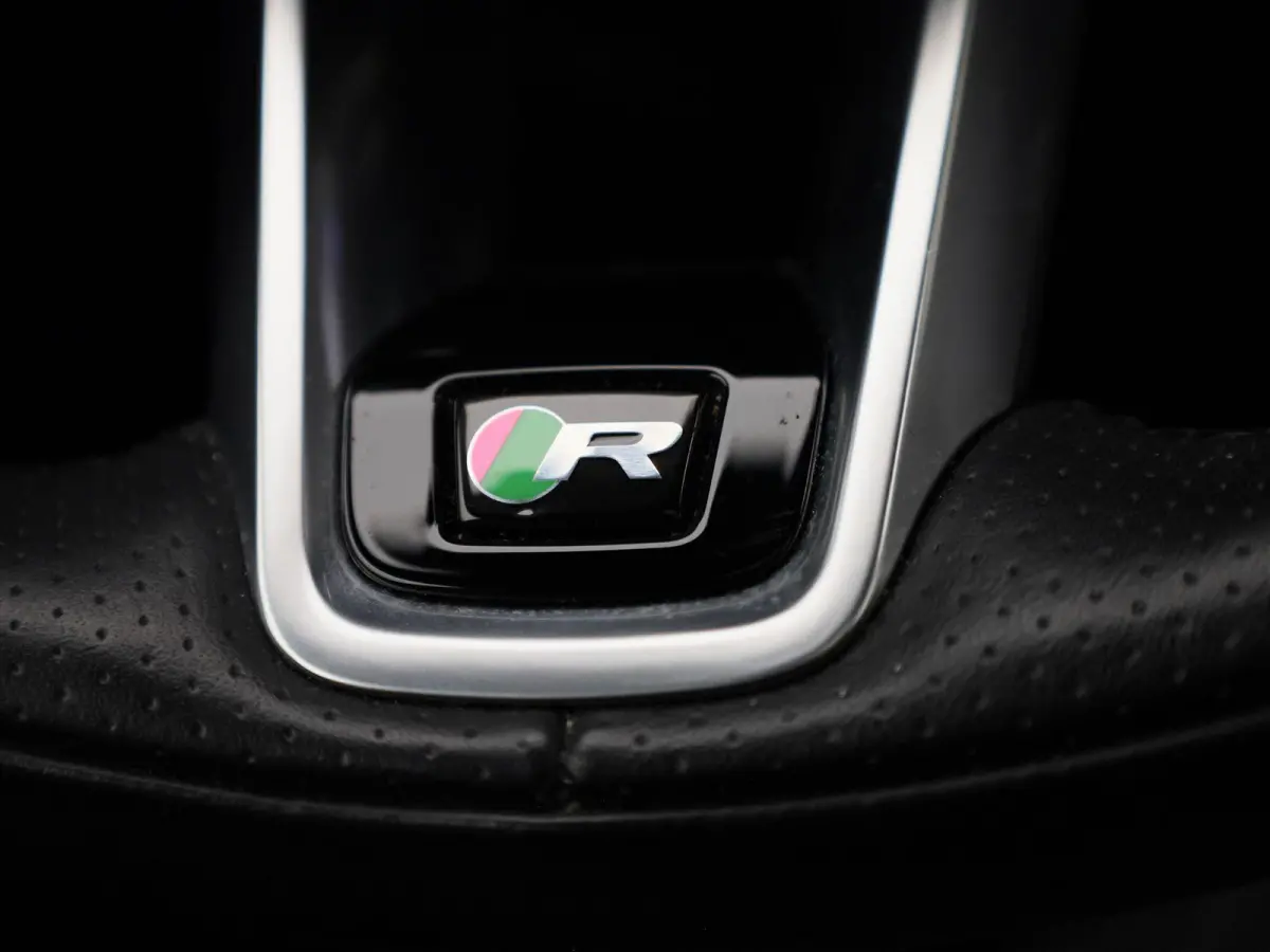2.0 P400e PHEV SE | Automaat | Apple Carplay / Android Auto | Panoramadak | Parkeersensoren | Stuurverwarming |