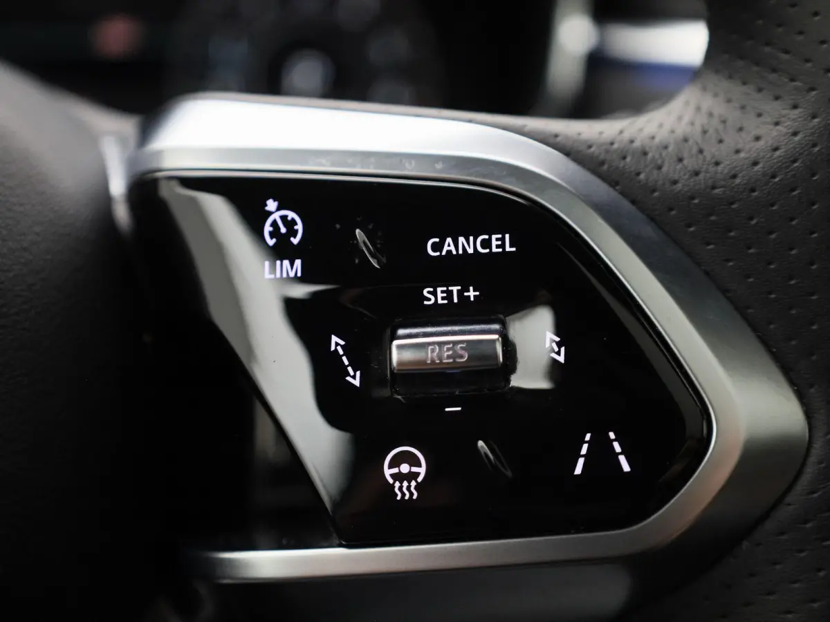 2.0 P400e PHEV SE | Automaat | Apple Carplay / Android Auto | Panoramadak | Parkeersensoren | Stuurverwarming |