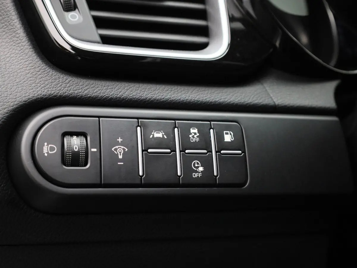 1.6 GDi PHEV DCT Business Line | Automaat | Apple Carplay / Android Auto | Camera | Parkeersensoren | Stoelverwarming | Stuurverwarming |