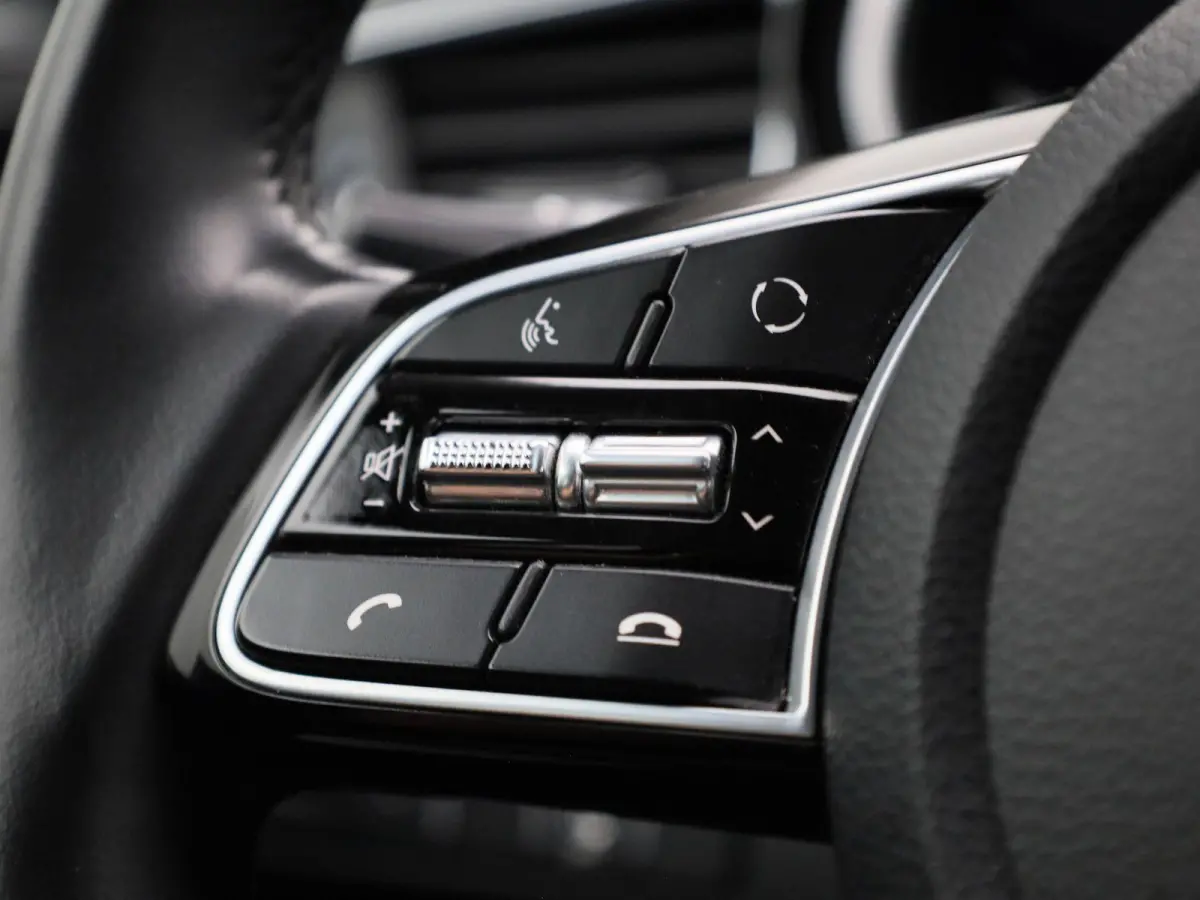 1.6 GDi PHEV DCT Business Line | Automaat | Apple Carplay / Android Auto | Camera | Parkeersensoren | Stoelverwarming | Stuurverwarming |