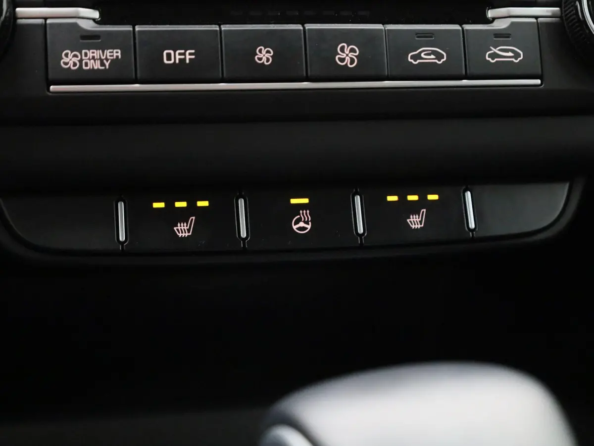 1.6 GDi PHEV DCT Business Line | Automaat | Apple Carplay / Android Auto | Camera | Parkeersensoren | Stoelverwarming | Stuurverwarming |