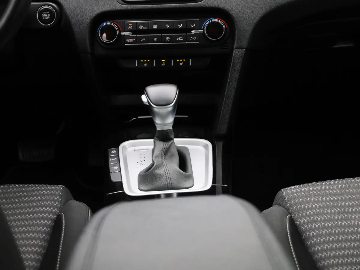 1.6 GDi PHEV DCT Business Line | Automaat | Apple Carplay / Android Auto | Camera | Parkeersensoren | Stoelverwarming | Stuurverwarming |