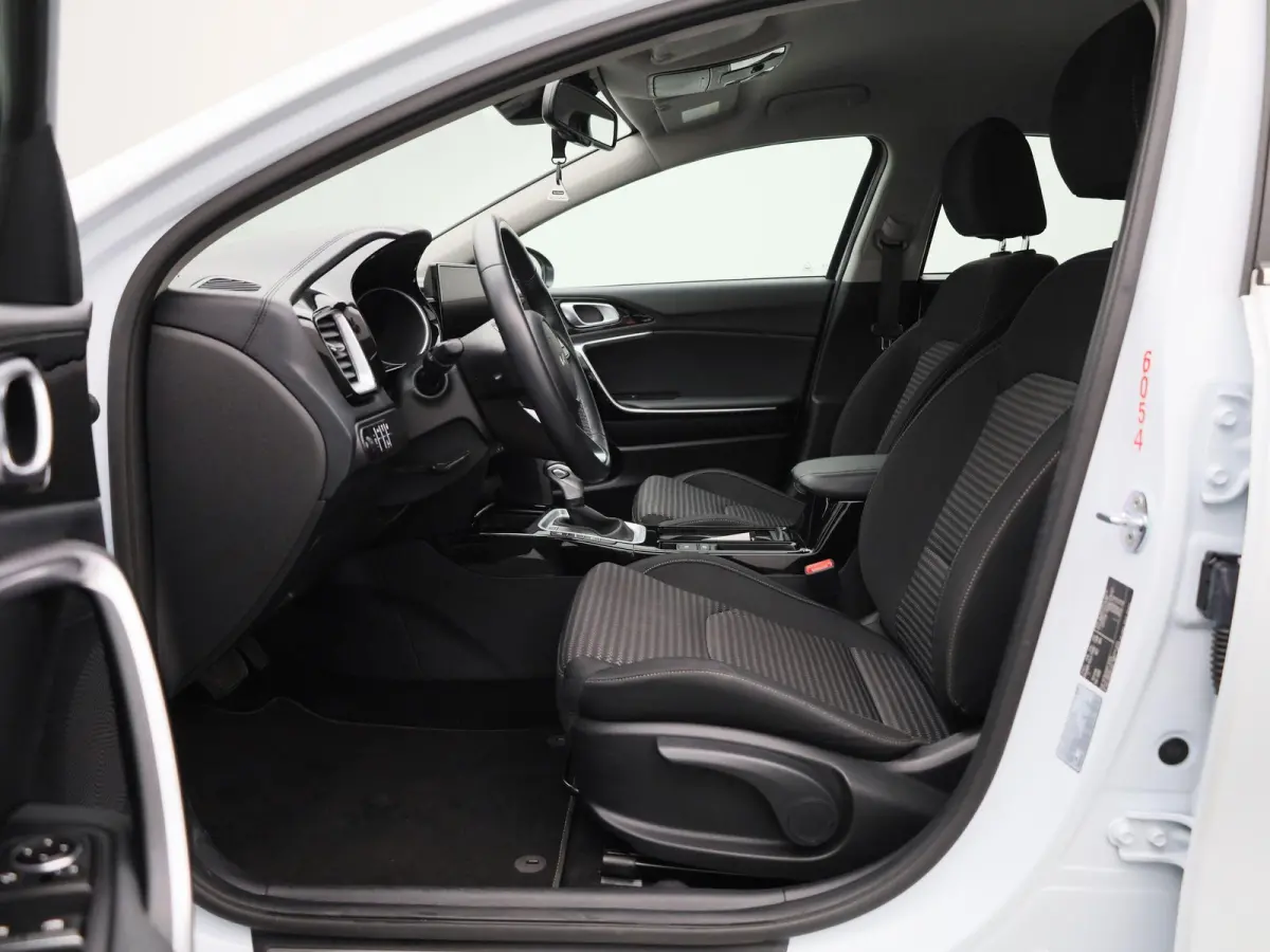 1.6 GDi PHEV DCT Business Line | Automaat | Apple Carplay / Android Auto | Camera | Parkeersensoren | Stoelverwarming | Stuurverwarming |