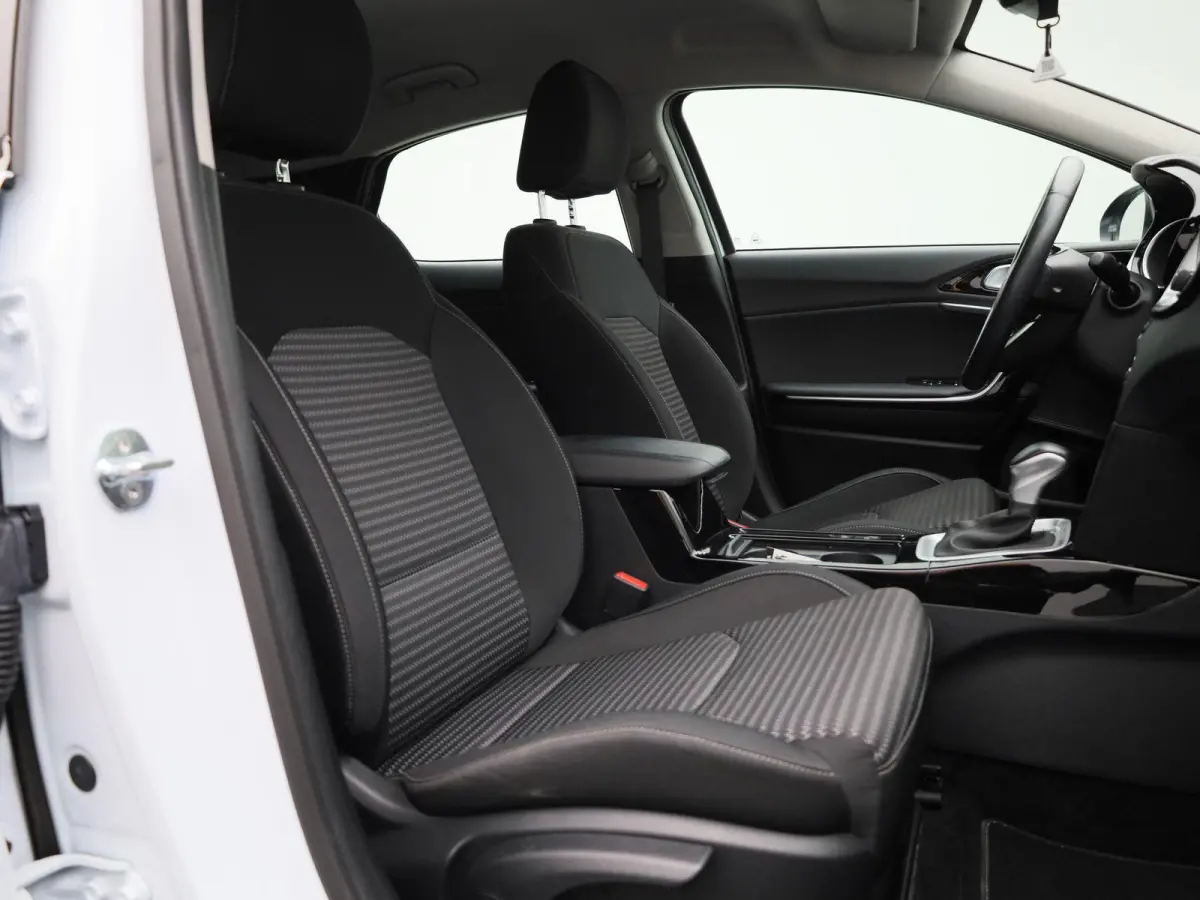 1.6 GDi PHEV DCT Business Line | Automaat | Apple Carplay / Android Auto | Camera | Parkeersensoren | Stoelverwarming | Stuurverwarming |