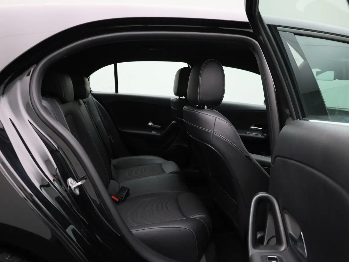 200 Advantage | Apple Carplay / Android Auto | Camera | Parkeersensoren | Cruise Control |