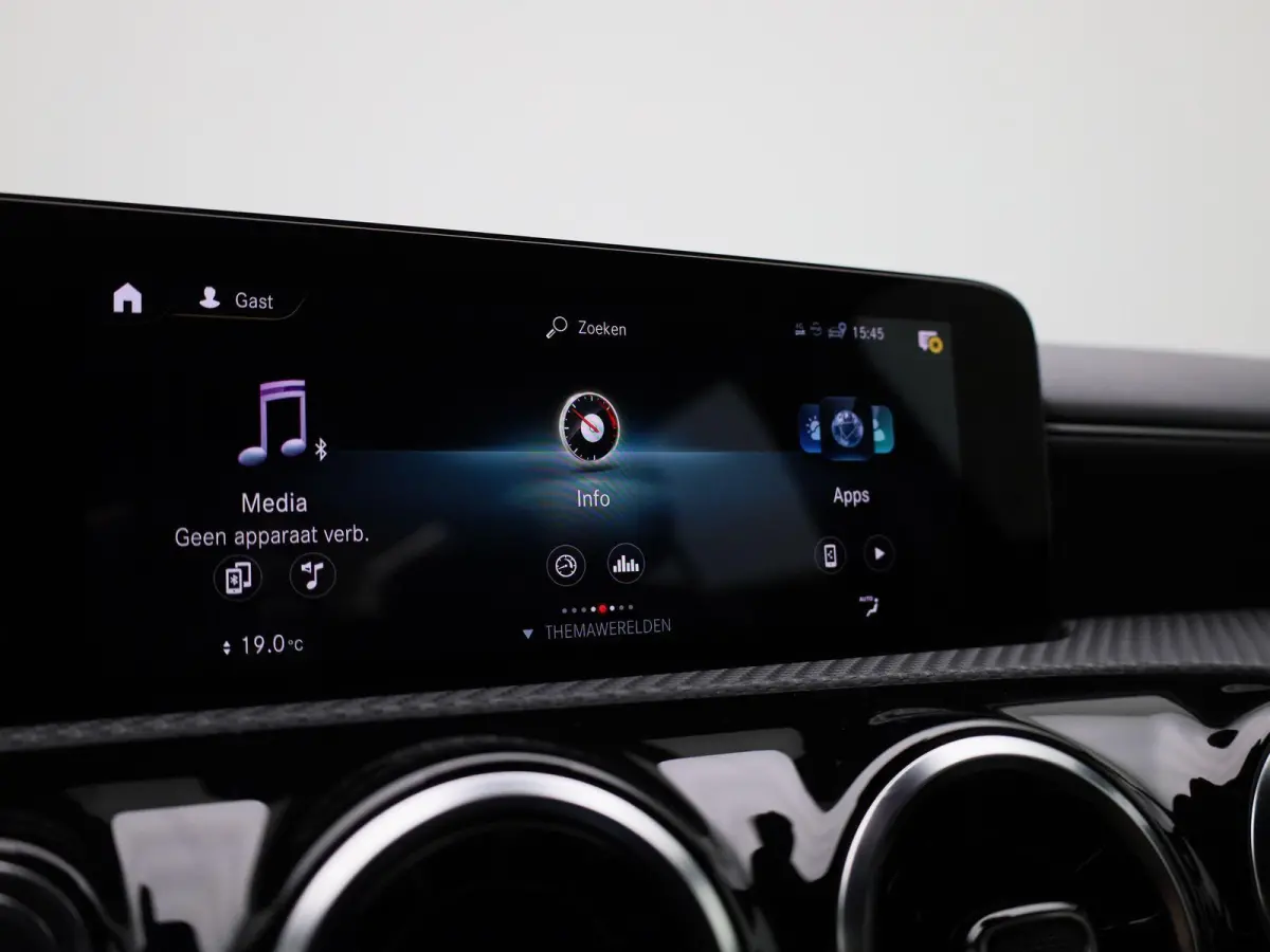 200 Advantage | Apple Carplay / Android Auto | Camera | Parkeersensoren | Cruise Control |