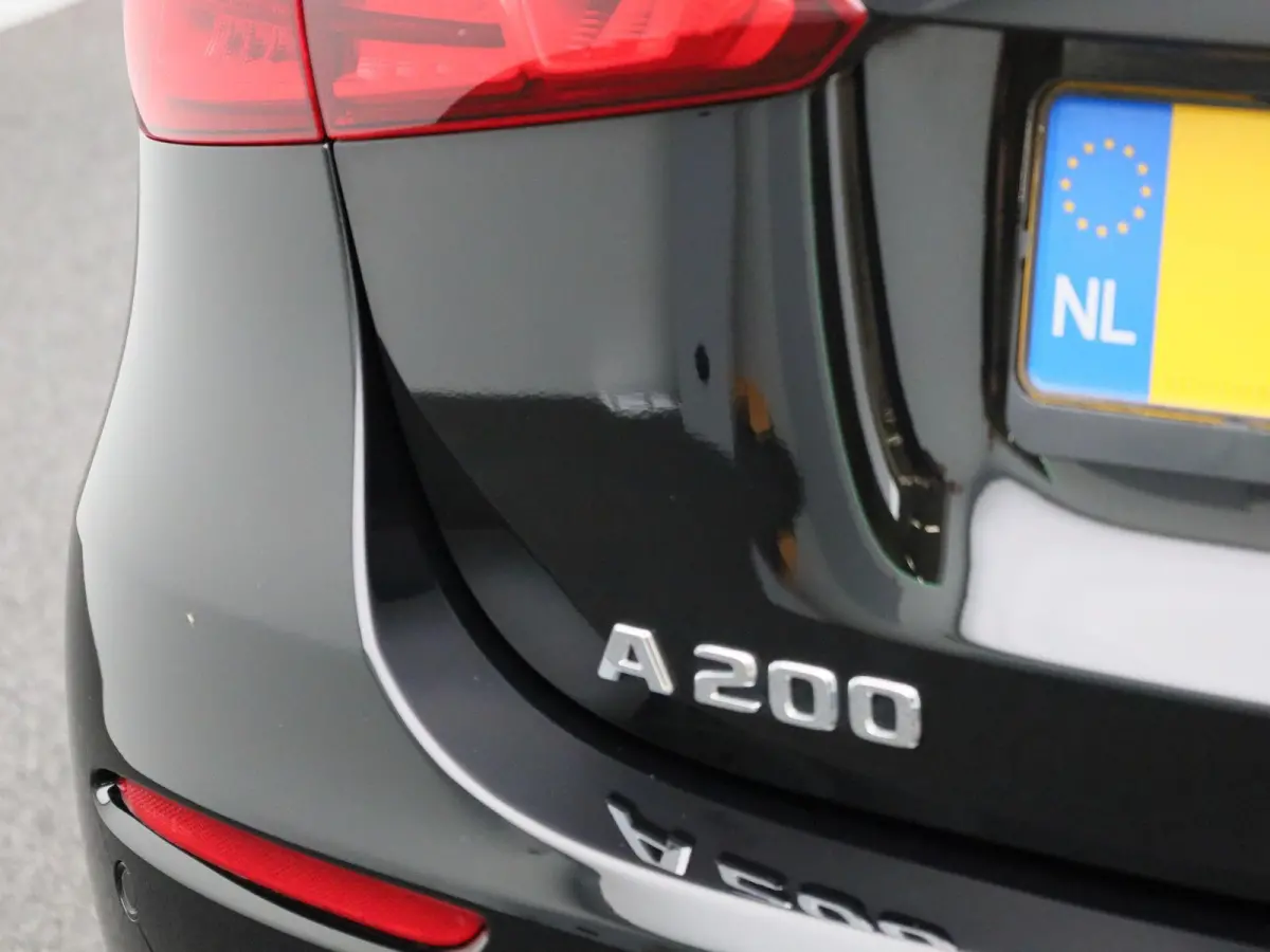 200 Advantage | Apple Carplay / Android Auto | Camera | Parkeersensoren | Cruise Control |