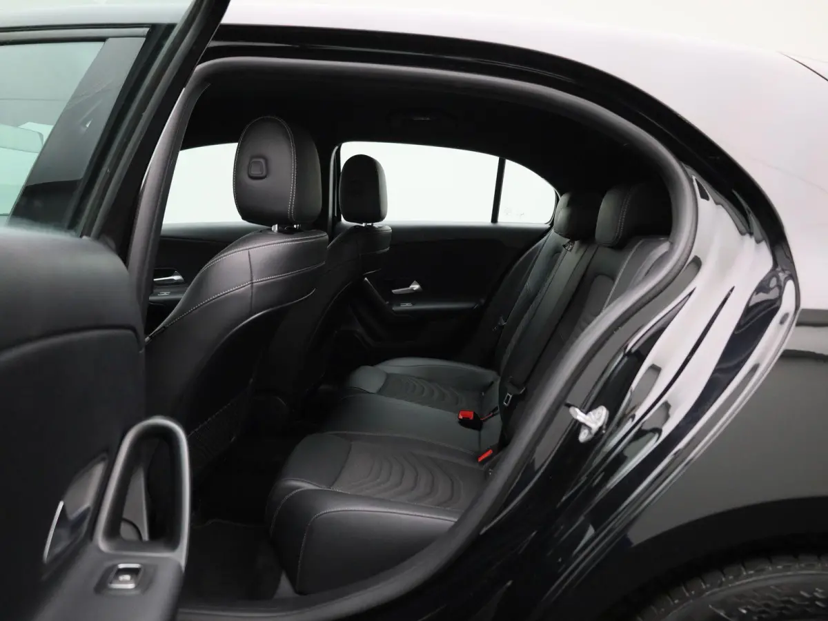 200 Advantage | Apple Carplay / Android Auto | Camera | Parkeersensoren | Cruise Control |