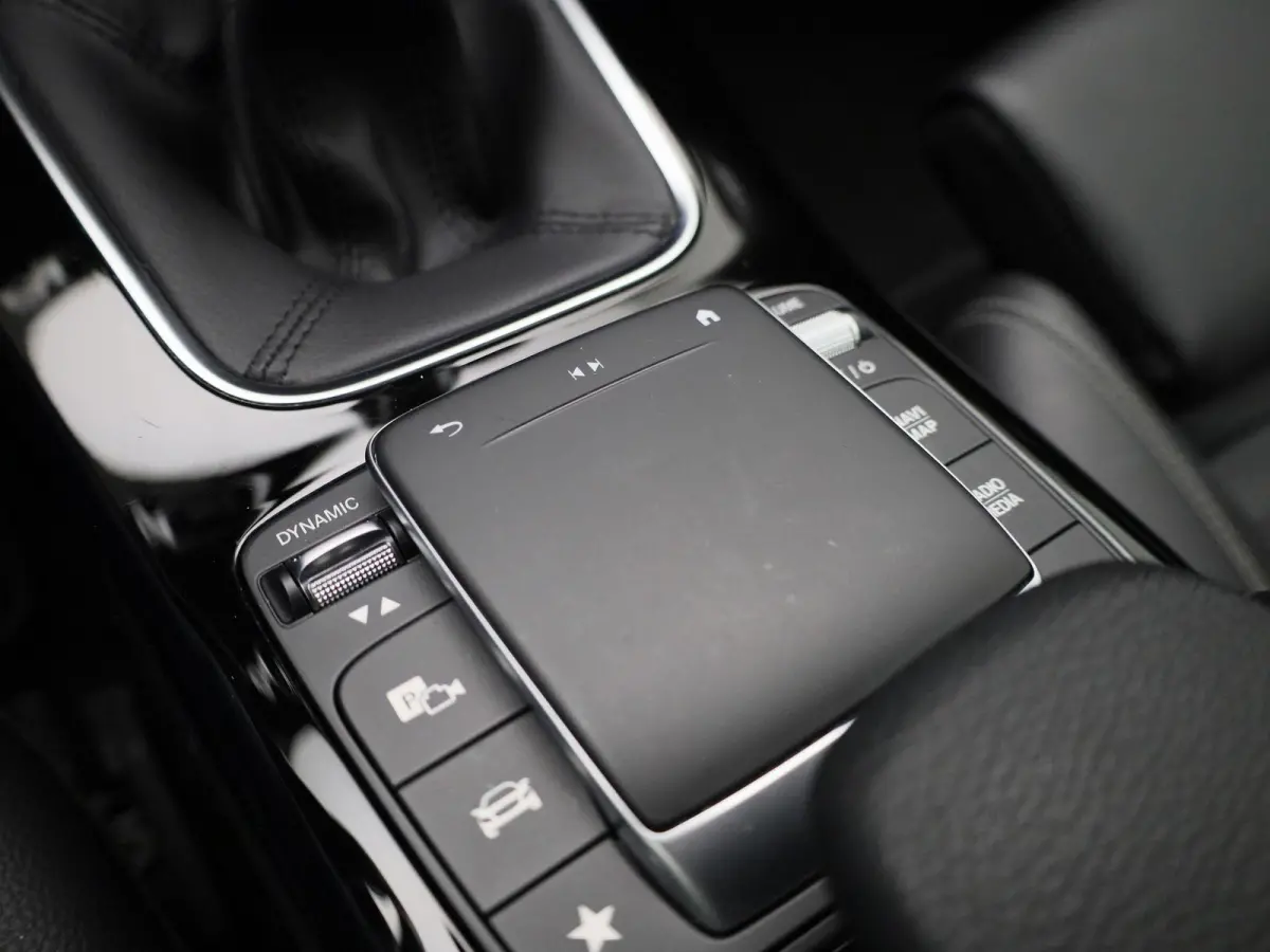 200 Advantage | Apple Carplay / Android Auto | Camera | Parkeersensoren | Cruise Control |