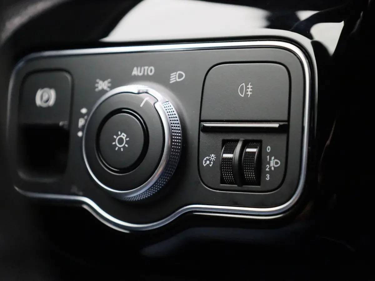 200 Advantage | Apple Carplay / Android Auto | Camera | Parkeersensoren | Cruise Control |