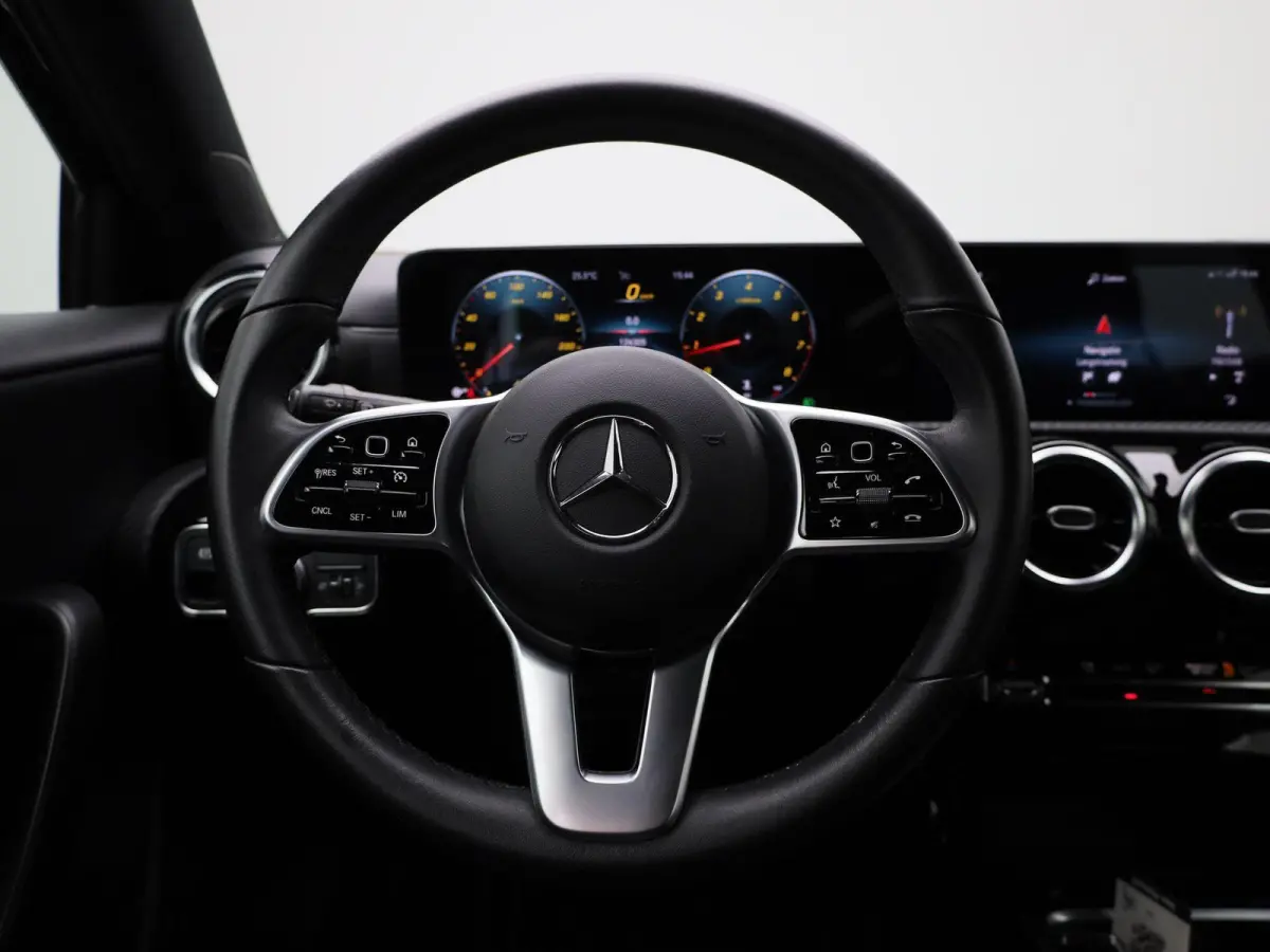 200 Advantage | Apple Carplay / Android Auto | Camera | Parkeersensoren | Cruise Control |