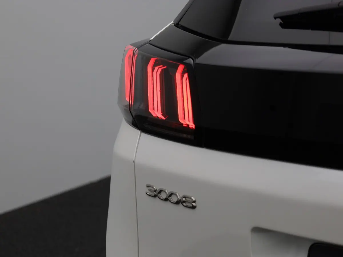 1.2 PureTech 96kW S&S Allure | Wordt Verwacht | Apple Carplay / Android Auto | Camera | Parkeersensoren | Stoelverwarming |