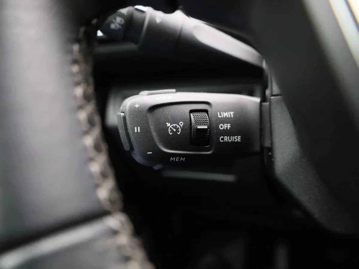 1.2 PureTech 96kW S&S Allure | Wordt Verwacht | Apple Carplay / Android Auto | Camera | Parkeersensoren | Stoelverwarming |