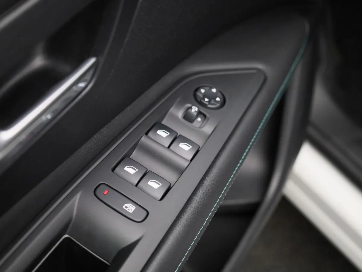 1.2 PureTech 96kW S&S Allure | Wordt Verwacht | Apple Carplay / Android Auto | Camera | Parkeersensoren | Stoelverwarming |
