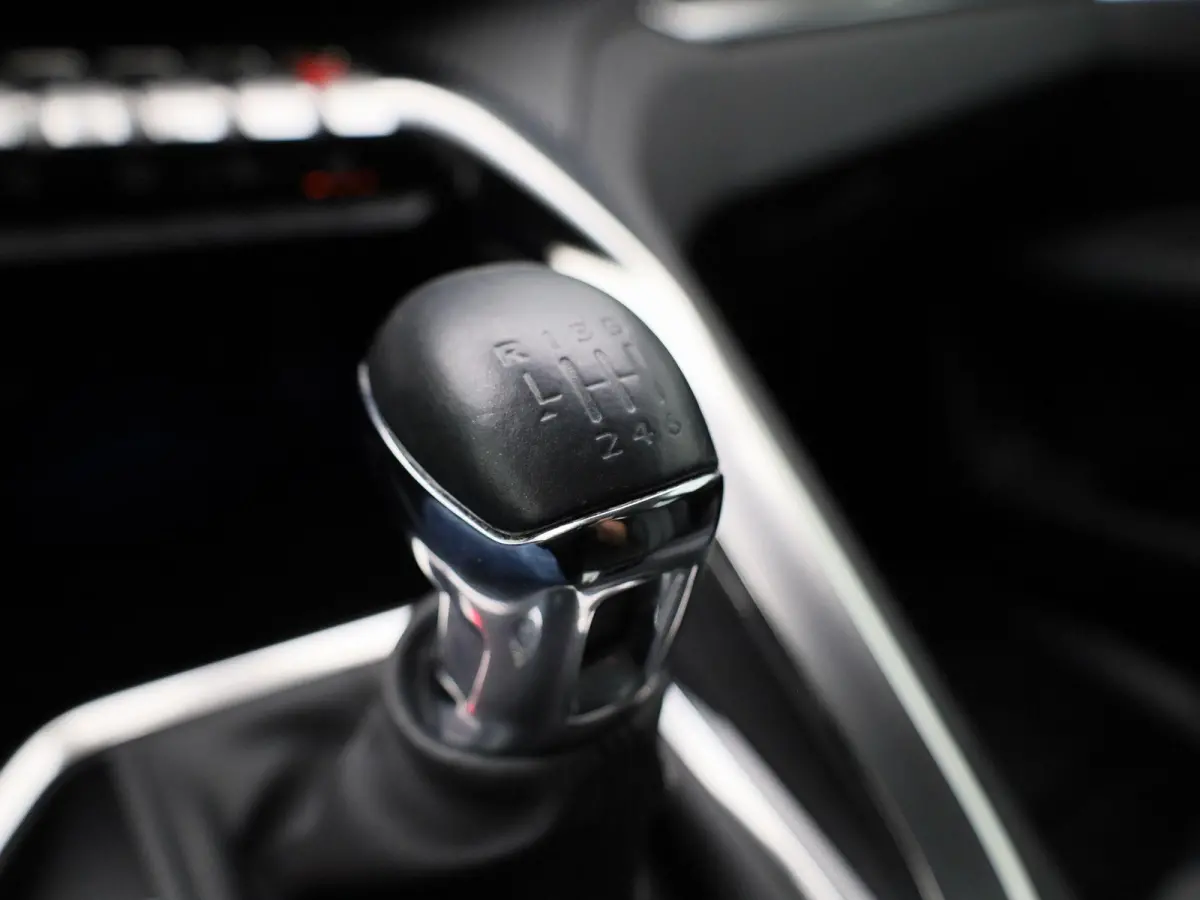 1.2 PureTech 96kW S&S Allure | Wordt Verwacht | Apple Carplay / Android Auto | Camera | Parkeersensoren | Stoelverwarming |