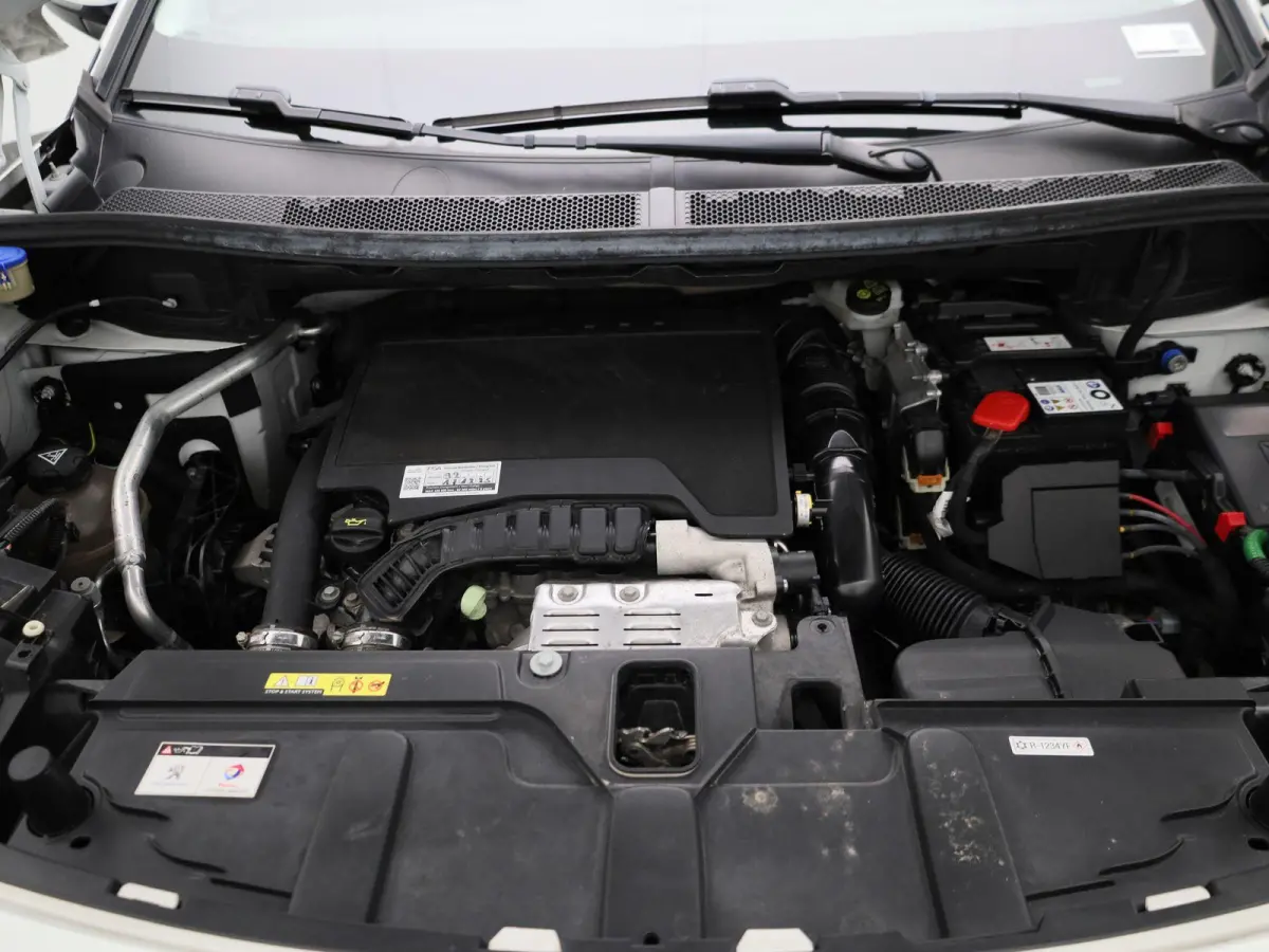 1.2 PureTech 96kW S&S Allure | Wordt Verwacht | Apple Carplay / Android Auto | Camera | Parkeersensoren | Stoelverwarming |