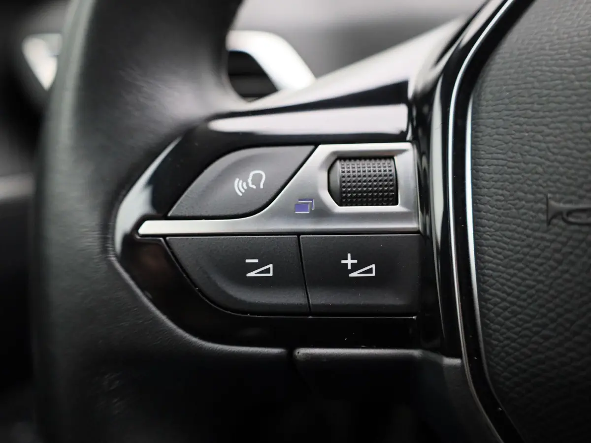 1.2 PureTech 96kW S&S Allure | Wordt Verwacht | Apple Carplay / Android Auto | Camera | Parkeersensoren | Stoelverwarming |