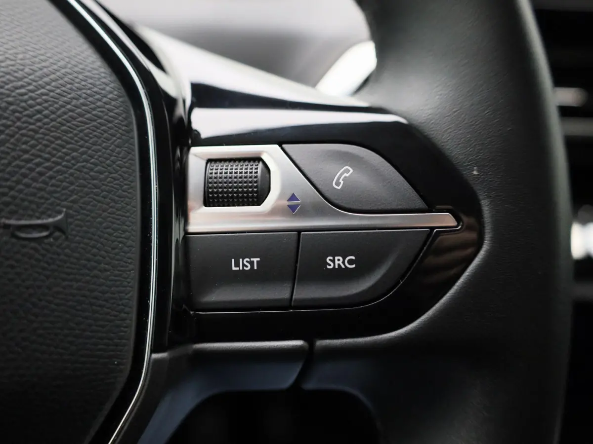 1.2 PureTech 96kW S&S Allure | Wordt Verwacht | Apple Carplay / Android Auto | Camera | Parkeersensoren | Stoelverwarming |
