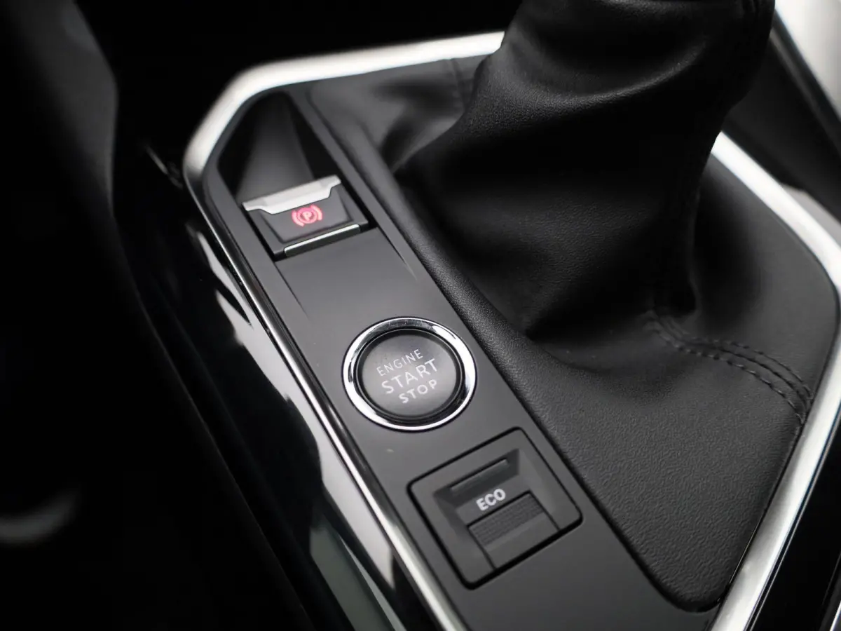 1.2 PureTech 96kW S&S Allure | Wordt Verwacht | Apple Carplay / Android Auto | Camera | Parkeersensoren | Stoelverwarming |
