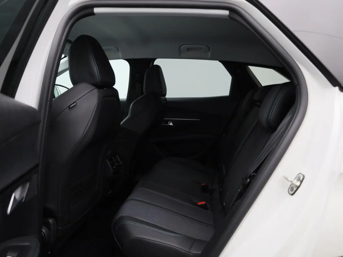 1.2 PureTech 96kW S&S Allure | Wordt Verwacht | Apple Carplay / Android Auto | Camera | Parkeersensoren | Stoelverwarming |